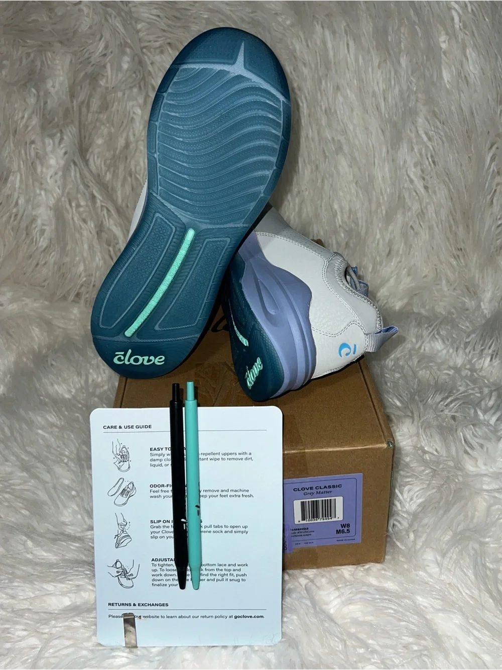 NIB Clove Classic women's sneaker W8/M6 Light grey upper with soft blue and teal